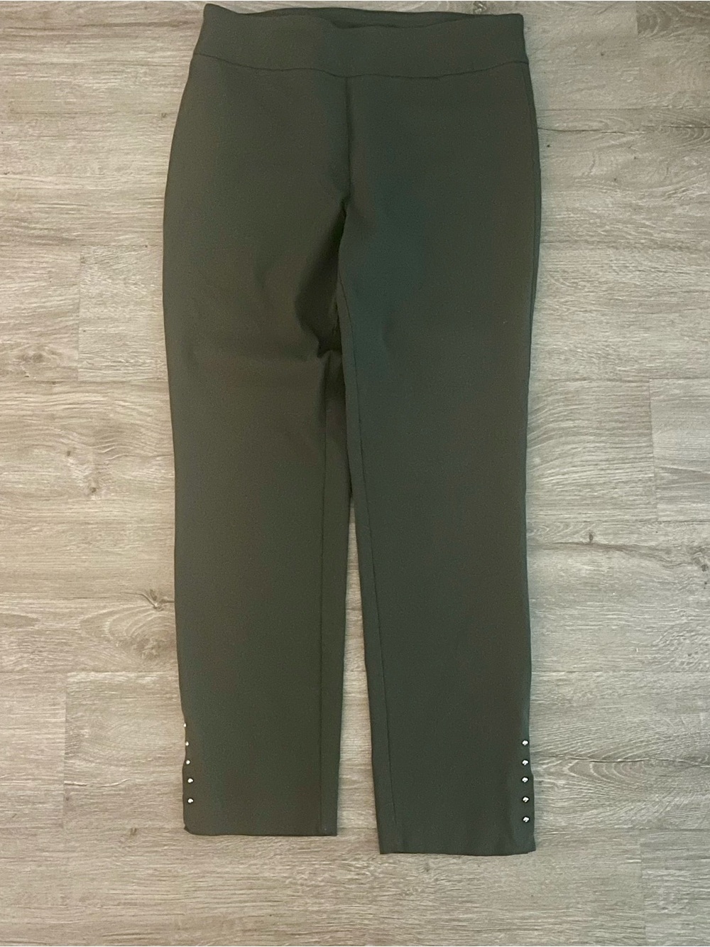 Roz & Ali Olive Green Studded Ankle Pull-On Pants - Size 4